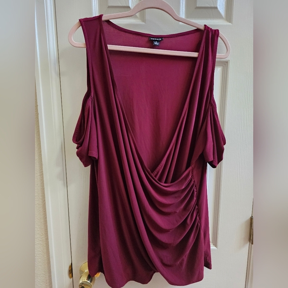Torrid Cold Shoulder Top - Picture 2 of 4